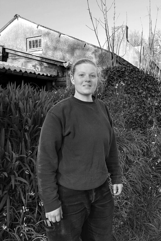 ÉMILIE, itinérante du Tour de France, actuellement charpentière